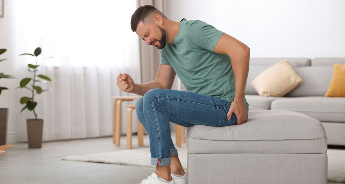 Main Ponsel Saat BAB Tingkatkan Risiko Wasir