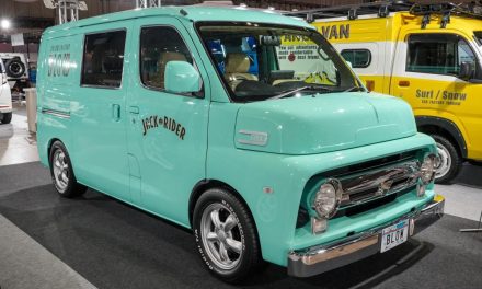 Toyota Town Ace Dimodifikasi Bergaya Klasik Amerika