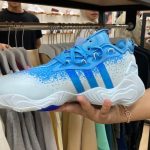 Inspirasi OOTD Kantor Athleisure, Solusi Tampil Rapi di Musim Hujan