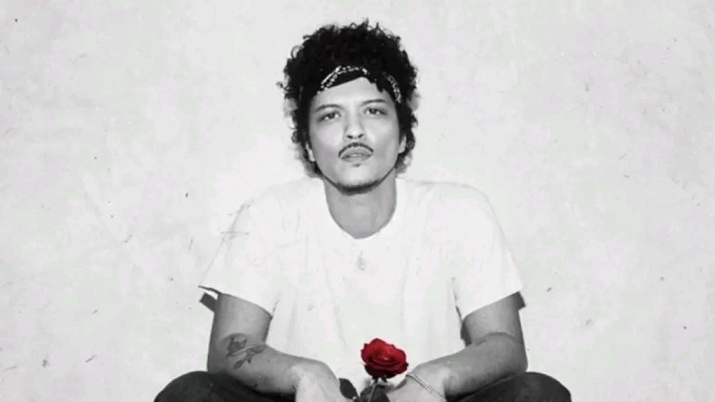 Bruno Mars tampil di atas panggung stadion dalam The Romantic Tour 2026