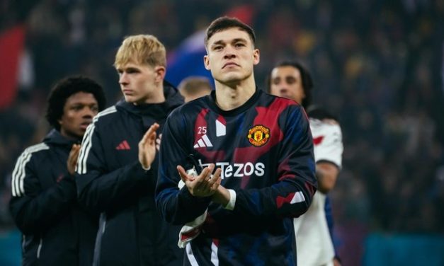 Ajax Lirik Manuel Ugarte, Ini Reaksi Manchester United