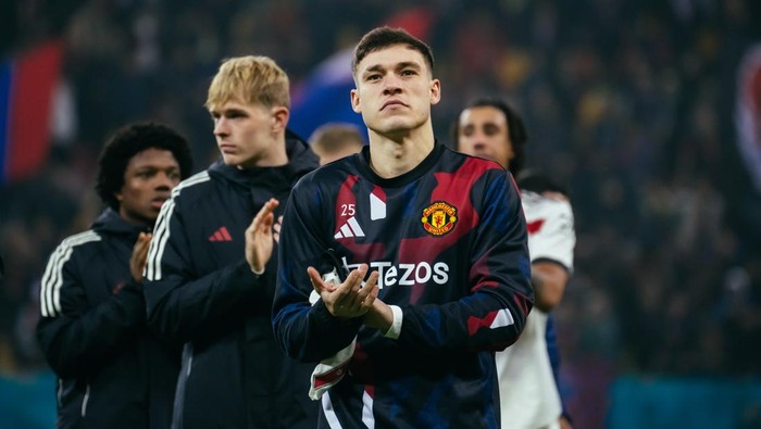 Ajax Lirik Manuel Ugarte, Ini Reaksi Manchester United