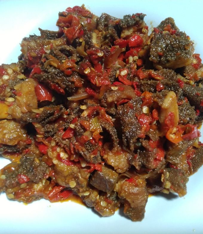 Babat gongso khas Semarang dengan bumbu rempah dan cabai
