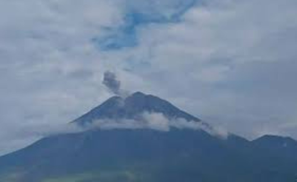 Gunung Semeru Meningkat, Warga Diminta Selalu Waspada
