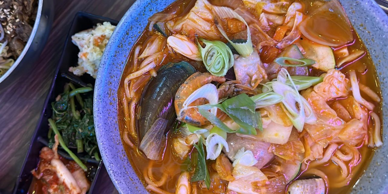 Jjampong, Sup Mi Pedas Korea dengan Aroma Laut yang Kuat