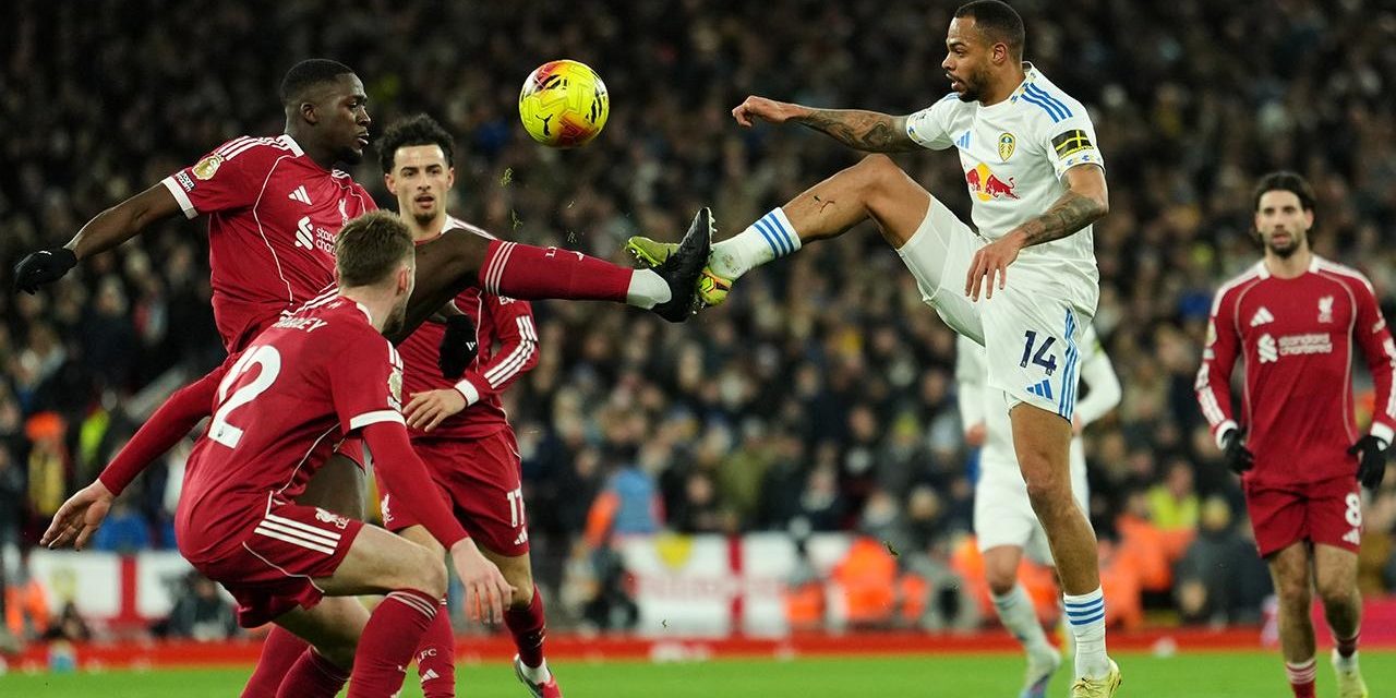 Belum Ambil Keputusan, Bek Liverpool Bikin Manajemen Resah