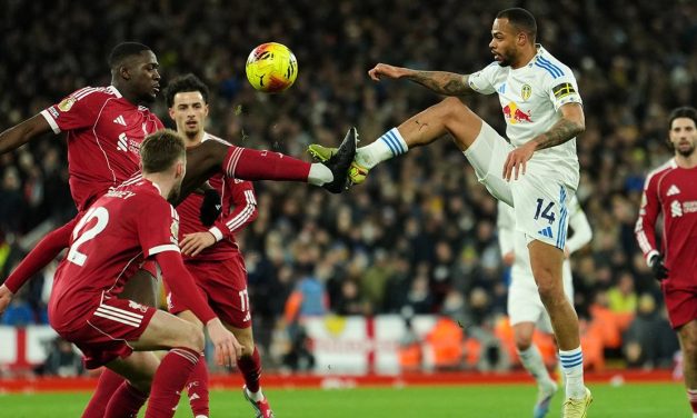 Belum Ambil Keputusan, Bek Liverpool Bikin Manajemen Resah