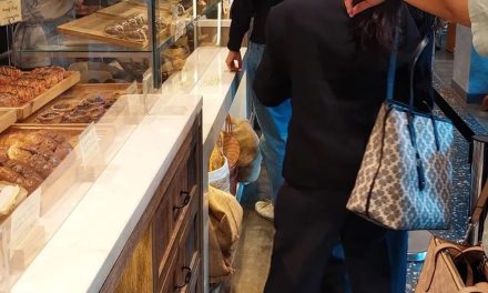 Mongsim dan Wangi Roti yang Bikin Duduk Lama