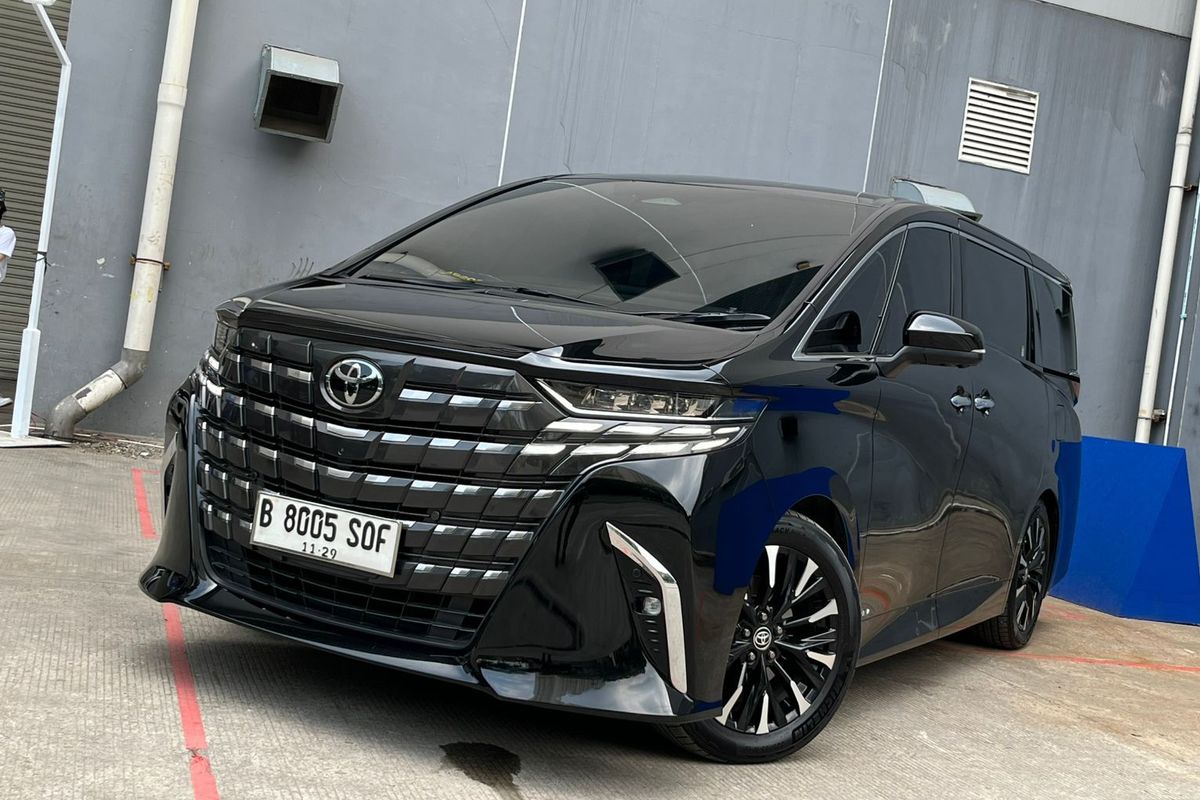 Toyota Alphard untuk mudik Lebaran 2026 dengan layanan sopir profesional
