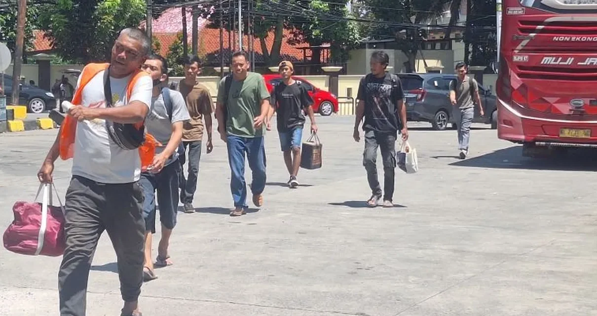 Arus Mudik Lebaran Mulai Ramai di Terminal Lebak Bulus