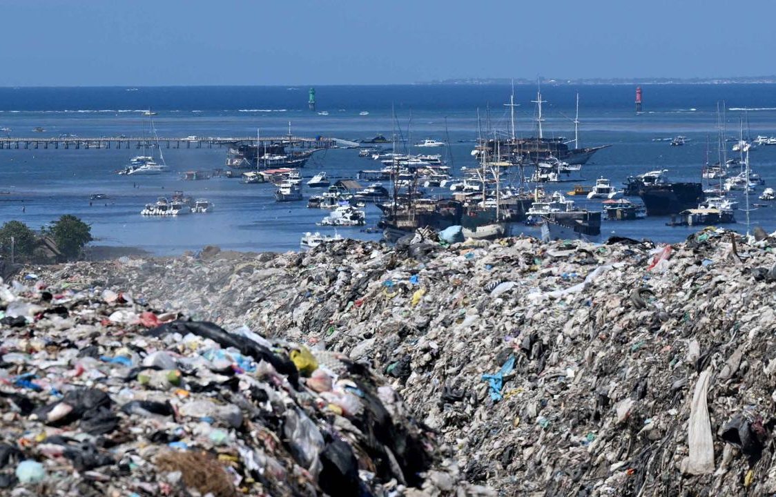 Aktivitas pengolahan sampah kota menjadi sumber energi listrik