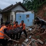 Kisah Petugas Evakuasi Longsor Sukalarang yang Terluka