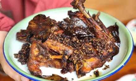 Ayam Goreng Pak Pri Viral, Gurih Legit dengan Kremesan Renyah