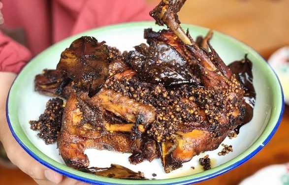 Ayam Goreng Pak Pri Viral, Gurih Legit dengan Kremesan Renyah