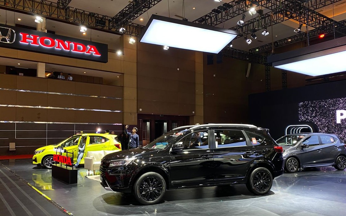 Ilustrasi showroom mobil Honda dan Toyota saat rupiah melemah