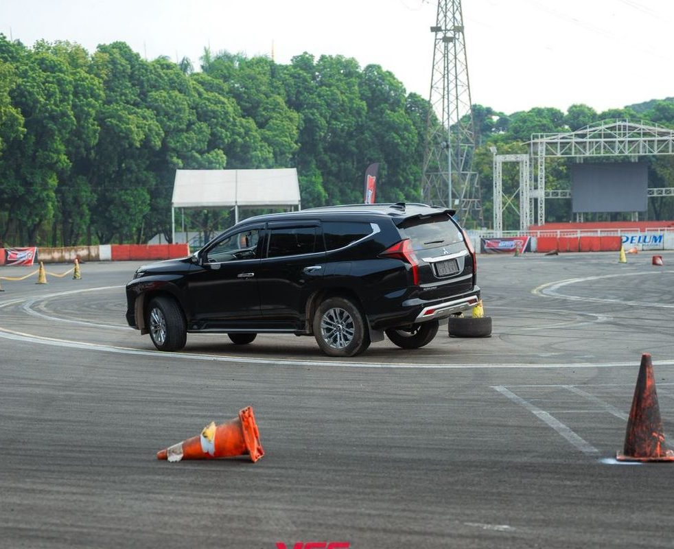 SUV dan MPV menggunakan suspensi aftermarket untuk meningkatkan handling dan mengurangi limbung saat berkendara.