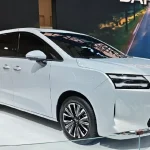 MPV Listrik Modern untuk Keluarga dengan Desain Futuristis