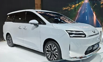 MPV Listrik Modern untuk Keluarga dengan Desain Futuristis
