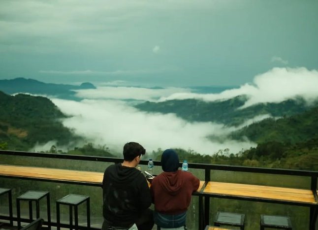 5 Kafe Bernuansa Alam di Garut dengan View Sawah dan Bukit