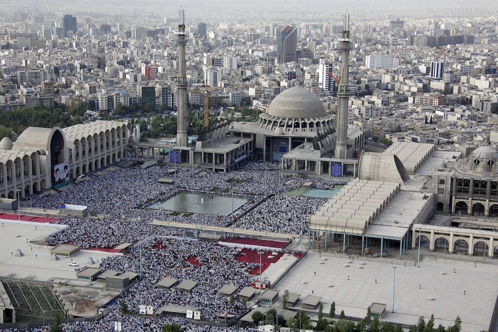 Suasana persiapan pemakaman Ali Khamenei di Grand Mosalla Teheran menjelang upacara kenegaraan yang dipadati jutaan pelayat.
