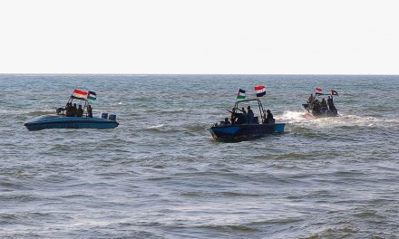 Houthi Bantah Rencana Tarif Kapal Komersial di Selat Bab el-Mandeb