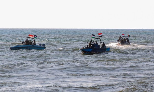 Houthi Bantah Rencana Tarif Kapal Komersial di Selat Bab el-Mandeb