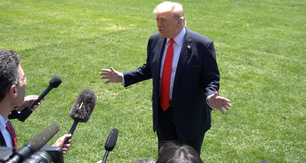 Trump Bantah Militer AS Kekurangan Amunisi, Tegaskan Produksi Senjata Terus Berjalan