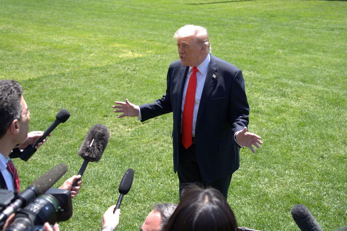 Trump Bantah Militer AS Kekurangan Amunisi