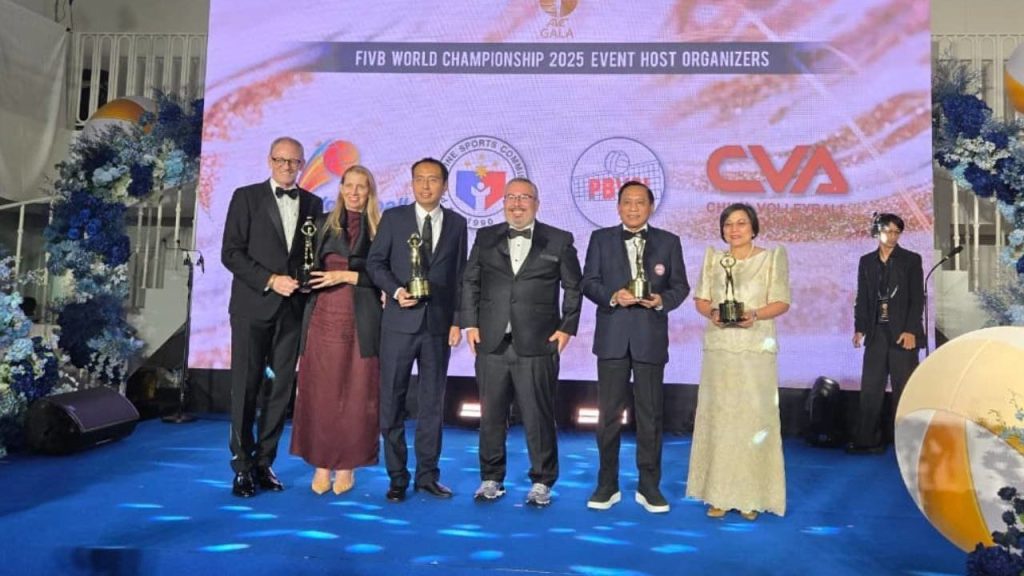 PP PBVSI menerima penghargaan FIVB World Event 2025 di Bangkok Thailand.