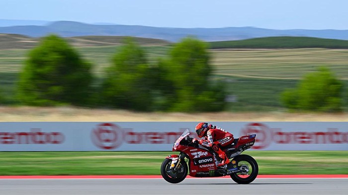 Marc Marquez Pimpin FP1 MotoGP Aragon 2026, Raul Fernandez Hanya Terpaut 0,035 Detik