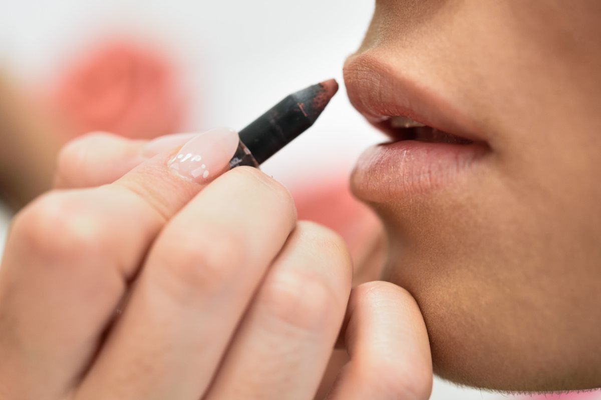 cara menggunakan lip liner